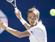 乐鱼app-包含日本网球队鏖战意大利网球队，梅德韦杰夫高光表现的词条