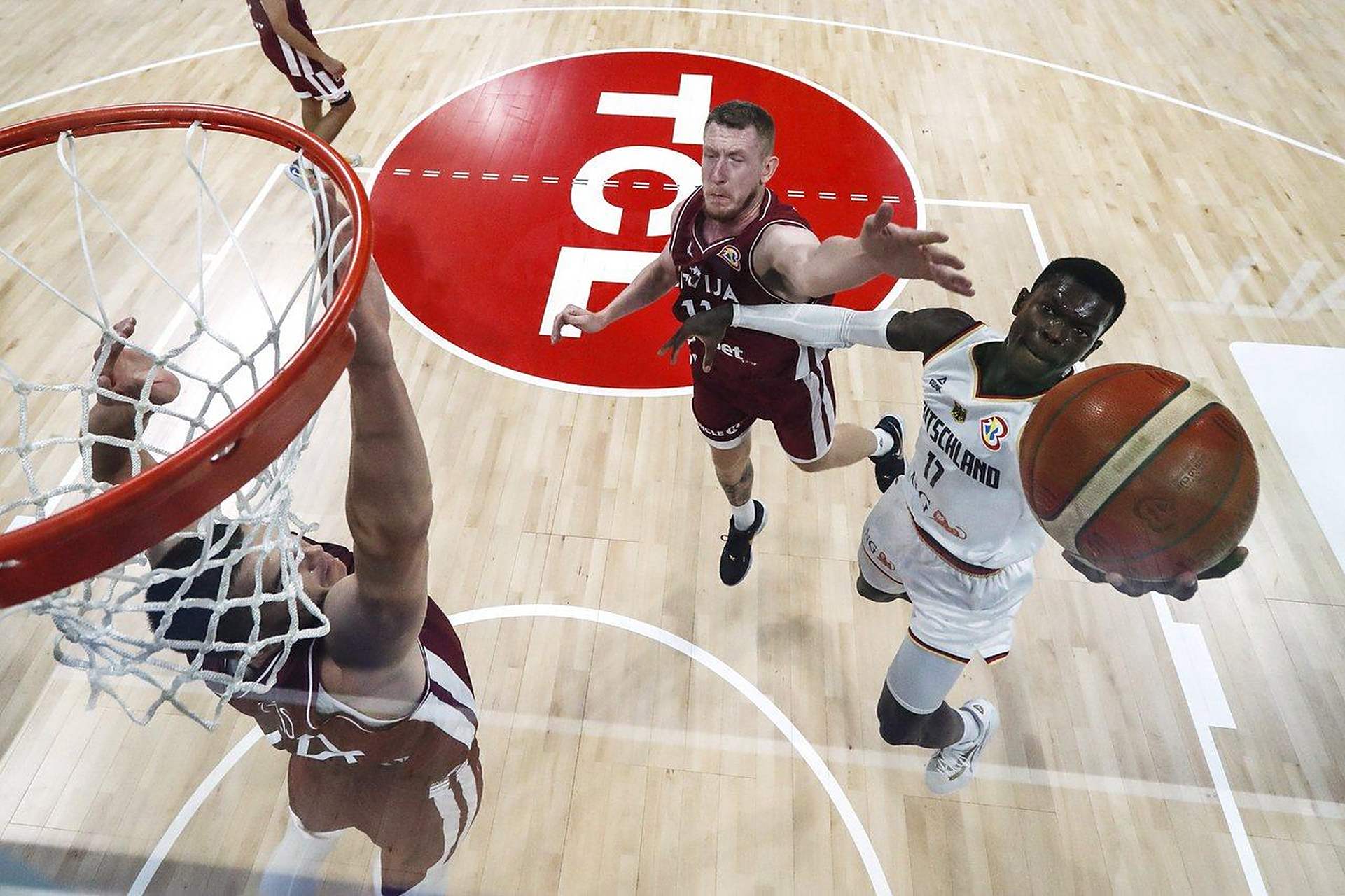 乐鱼体育网站入口-关于美国男篮遭遇惊险！逆转取胜晋级八强的信息