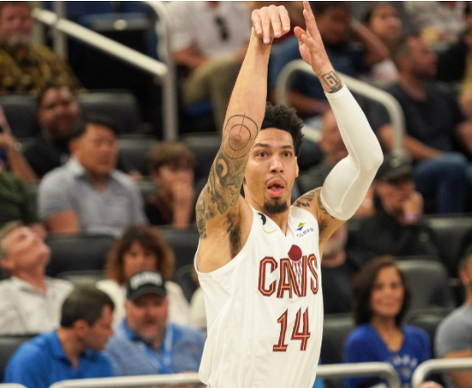 乐鱼体育-关于南韩男篮逆转鹈鹕，丹尼·格林打破历史纪录的信息