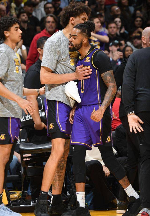 乐鱼官网-包含湖人险胜魔术,拉塞尔统治全场的词条